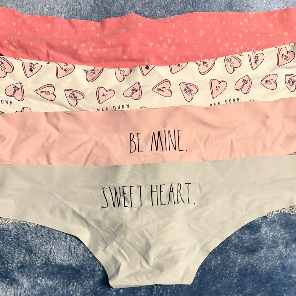 Rae Dunn 4 pack Thongs